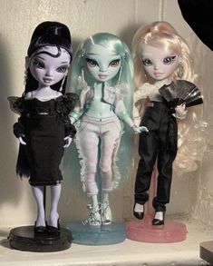 there are three dolls standing next to each other