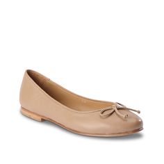 NISOLO-Bea Go-To Ballet Flat Enjoy classic style with the Bea Go-To flat from Nisolo. This ballet pair sports a leather design and sleek silhouette that pairs well with fave fits. Classic Brown Ballet Flats, Casual Leather Ballet Flats For Office, Classic Brown Ballet Flats For Spring, Nude Ballet Flats, Nude Flats, Ballet Flat, Leather Design, Ballet Flats, Amazing Women