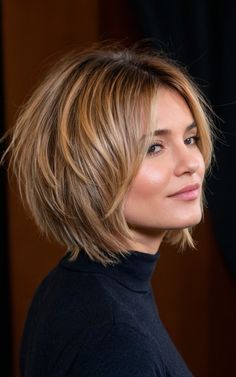 Elevate your style with our top 20 long layered bob hairstyles. Perfect for adding volume and texture, these cuts will keep you looking stylish and chic! Long Graduated Bob Hairstyles, Layered Textured Bob, Corte Channel, Longish Hair, Long Layered Bob Hairstyles, Choppy Bob Hairstyles For Fine Hair, Long Layered Bob, Graduated Bob