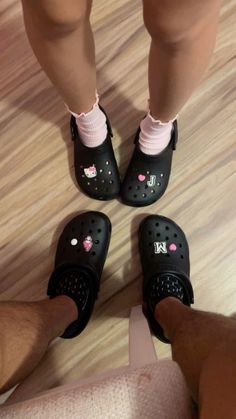 Couples Crocs Ideas, Matching Crocs For Best Friends, Crocs Couple Goals, Matching Crocs With Bf, Matching Sneakers Couples, Couple Crocs, Matching Couple Things, Matching Shoes For Couples