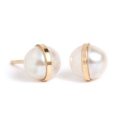 Every mother should have a set of beautiful natural pearl earrings. Stone Earrings Studs, Mens Jewelry Box, Natural Pearl Earrings, Mens Gold Jewelry, Real Gold Jewelry, Bridal Look, Natural Pearl, Silver Jewelry Handmade, Earring Sale