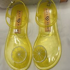 New In Box - Katy Perry The Geli Yellow Lemon Fruit Scented Jelly Flat Ankle Strap Sandals 6 Adjustable Round Toe Jelly Sandals, Trendy Ankle Strap Jelly Sandals For Vacation, Trendy Yellow Jelly Sandals For Vacation, Trendy Adjustable Jelly Sandals With Round Toe, Adjustable Trendy Jelly Sandals With Round Toe, Adjustable Round Toe Trendy Jelly Sandals, Yellow Jelly Sandals With Round Toe For Vacation, Yellow Jelly Sandals For Summer Vacation, Yellow Flat Jelly Sandals For Summer