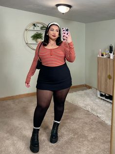 Cute fall outfit styling halloween outfits + whole outfit is link below!!! Tall Women Short Men, Shirt Autumn Outfit, 1st Day Of School Outfit, Outfits Gorditas, Plus Size Baddie Outfits, Outfit Styling, Alt Fashion, Cute Fall Outfits, Curvy Girl Outfits