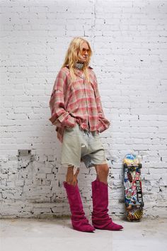 Plaid Shirt Outfit Women, Pink Boots Outfit, Pink Shirt Outfit, Plaid Clothes, Plaid Shirt Outfits, Spring 2023 Ready To Wear, Jeans Petite, 2023 Ready To Wear, 사진 촬영 포즈