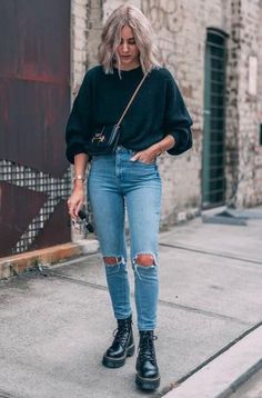 Ways To Style Doc Martens, Women Doc Martens Outfits, Mom Jeans Outfit Boots, Women Combat Boots Outfit, Dr Martens Outfit Ideas, Combat Boots Outfit For Women, How To Style Dr Martens, Doc Martin Outfits