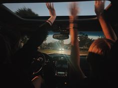 car drives, insta post ideas, best friends Friends Roadtrip, Nightlife Aesthetic, Cars Drive, Memories With Friends, Journey Girls, Long Car Rides, Photography Summer, Best Friends Aesthetic, Friends Laughing