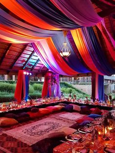 Arabian Nights Theme Party Birthday, Arabia Nights Party, Bollywood Sweet 16 Theme, Baliwood Party Decor, Arabian Theme Restaurant, Arabian Themed Party, Middle Eastern Party Decorations, Morroco Theme Party, Mehendi Night Ideas