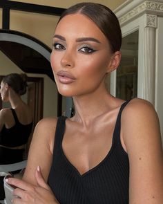 Grey Smoky Eye, High Value Woman, Face Beat, Smoky Eyes, Makeup Aesthetic, Make Up Inspo, Pretty Prom Dresses, Beat Face, Kiss Makeup