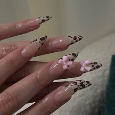 Pink Cheetah Nails, Cheetah Print Nails, Cheetah Nails, Leopard Print Nails, Girly Acrylic Nails, Leopard Nails, Almond Nails Designs, Print Nails, Animal Print Nails