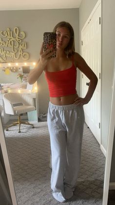 #outfits #inspiration #trending #outfitinspo Bf House Outfit, Cute Comfy Outfits Sweatpants, Cute Outfit Sweatpants, Comfy Girl Outfits, Casual School Outfits Summer, Monday Fits, Outfits Aesthetic Preppy, Chill Outfits Summer, Fits Trendy