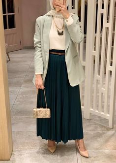 Modest Christian Clothing, Modest Casual Outfits, Modern Hijab Fashion, Hijab Fashionista, Muslim Outfits Casual, Stylish Winter Outfits, Hijabi Fashion Casual, Fashion Top Outfits, Muslim Fashion Hijab