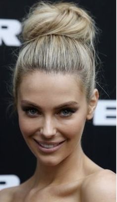 Gibson Tuck, Donut Bun Hairstyles, Trendy We Fryzurach, Blonde Updo, Braided Top Knots, High Bun Hairstyles, Wedding Hairstyles Bridesmaid, Oval Face Hairstyles, Super Hair