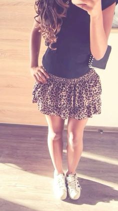 Style Leopard Skirt, Leopard Print Skirt Outfit, Outfits Stockholm, Leopard Skirt Outfit, Printed Skirt Outfit, Looks Pinterest, Glamour Style, Leopard Print Skirt