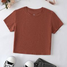 F00245680-1304 Sporty Solid Color Crew Neck Top, Sporty Brown Short Sleeve T-shirt, Sporty Solid Color Cotton Top, Cotton Solid Color T-shirt For Fall, Solid Color Cotton T-shirt For Fall, Fall Cotton Solid Color T-shirt, Fall Solid Color Cotton T-shirt, Sporty Short Sleeve Tops For Fall, Sporty Plain Short Sleeve T-shirt