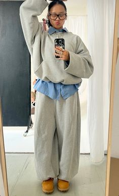 Cozy Winter Sweatshirt For Streetwear, Cozy Sweats For Fall Streetwear, Cozy Winter Streetwear Sweatpants, Winter Streetwear Soft-washed Sweats, Cozy Fall Tracksuit For Streetwear, Sweat Outfit, Street Style Outfits Casual, Mode Zara, 가을 패션