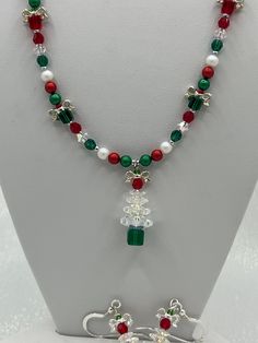 Holiday necklace and earrings. Made with crystals and pearls. Finished with silver findings. Christmas Jewerly, Christmas Necklaces, Holiday Necklace, Christmas Necklace, White Necklace, Christmas Jewelry, Necklace And Earrings, Pretty Jewellery, Acrylic Beads