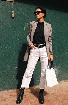 White Jeans Fall, Winter Mode Outfits, Minimalistic Outfits, Trendy Swimwear, Jeans Outfit, 가을 패션