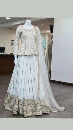 Top With Lehenga, White Lehenga Choli, New Lehenga, Simple Lehenga, White Lehenga, Cotton Lehenga, Lehenga Fabric, Lehnga Dress