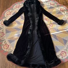 Vintage Betsey Johnson Evening Velvet Duster Black Faux Fur Trim Rare! Size M, Fits A Range Of Sizes Photos In Measurements But Take Into Account That The Faux Fur Raised The Tape Measure. Pit To Pit Approx 17” Waist Approx 30” Unstretched I’m 5’1”, 28” Waist, 30d Chest, And It Fits But It’s A Little Bit Too Roomy. I Do Like The Length Although It’s Almost To The Ground. The Velvet Stretches. 90s Whimsigoth, Velvet Duster, Iconic Y2k, Vintage Betsey Johnson, The Velvet, Black Faux Fur, Tape Measure, Fur Trim, Betsey Johnson