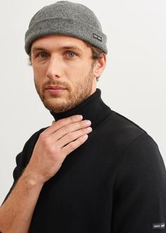 This is the Breton MARIN MIKI watch cap, the traditional and authentic sailor's hat. The hat is visor free to avoid flying off in a gust of wind and the ears are free to hear the sounds of the waves. Velcro adjustable closing at the back. One size fits all.Wool Cloth: 70% Wool, 30% Polyester. Classic Gray Cap, Gray Flat Cap Beret In Casual Style, Casual Gray Flat Cap Beret, Classic Gray Baseball Cap For Outdoor, Gray Winter Hat With Visor, Casual Gray Winter Beret, Classic Gray Hat For Outdoor, Winter Visor Beret, Classic Outdoor Beanie