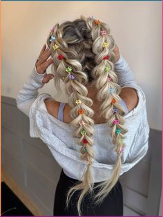 hair/heatless curls/lazy hairstyles Hair Up Festival Styles, Jungle Theme Hairstyle, Hair Braids Festival, Bubble Braid Festival Hair, Braids For Extensions, Pride Festival Hair, Bubble Braids With Hair Extensions, Bubble Braids With Butterfly Clips, Rave Hair Braids