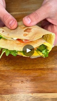 282K views · 22K reactions | IDEA FÁCIL PARA COMER! 
GUARDA PARA PREPARARLA!
•
-2 Huevos
-Sal y aove
-1 Crepe o tortilla para fajitas 
-Aguacate 
-Salmón ahumado
-Tomate laminado
-Rúcula
1. Bate los huevos y reparten en la sartén precalentada
2. antes de que cuaje el huevo, añade la crepe 
3. Cuando cuaje el huevo por abajo, dale la vuelta y tras unos instantes saca de la sartén 
4. Haz un corte desde el centro y coloca cada ingrediente en su “estación”
5. Cierra como ves en el vídeo 
•
Crepes: 100g leche, 2 huevos, 50g harina.
•
Si te ha gustado, recuerda darle al ❤️y compartir! Me ayudas mucho! Mil gracias 🤩🙏🏻🙏🏻🙏🏻
•
#reelsfood #videoreceta #recetafacil #tortilla | Roberto ChefBosquet Easy Protein Breakfast, Prediabetic Recipes, Tortilla Recipes, Exercise Food, Easy Protein, Tortilla Recipe, Simple Meals, What's For Breakfast, Protein Breakfast