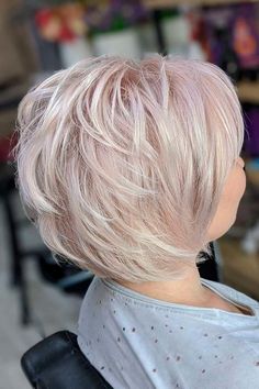 Short Hairstyles For Women Over 40: Your Age Does Not Matter ★ Hairstyles For Over 40, Jan Brady, Corte Shaggy, Sassy Hairstyles, Haircuts Women, Tan Skin Blonde Hair, Short Hairstyles Fine, Medium Bob, Medium Bob Hairstyles