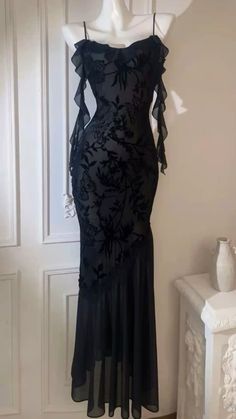 Dark Feminine Aesthetic Dresses, Black Romantic Dress, Jewel Tone Formal Dress, Dresses Broad Shoulders, Black Gothic Prom Dress, Rich Goth Aesthetic, Romantic Goth Dress, Vampy Dress, Goth Gown