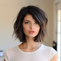 The Bob Revolution: Styling the Classic Cut for 2024 Modern Bangs, Haircut Ideas Trendy, Bangs Haircut, Trendy Bob, Bob Hairstyles For Thick, Tutorial Ideas, Hair Extensions Best, Trendy Hairstyle