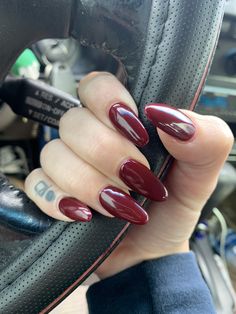 Dark Red Oval Acrylic Nails, Oval Nails Medium Length, Dark Red Acrylic Nails Almond, Fair Skin Nails, Maneater Nails, Sofisticated Nails, Rockstar Gf Nails, Red Aura Nails, Nail Colors For Pale Skin