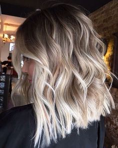 Natural Blonde Hair Color Bob Ideas, Blonde Afro, Hairstyles Pixie, Choppy Hairstyles, Shaggy Bob, Shag Haircuts, Short Shag