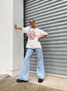 Outfit With Flare Jeans, Wide Leg Jeans Winter, Outfits With Flares, Flare Jean Outfit, Flare Jeans Outfit, Fall Jeans, 90s Outfit, Wide Jeans, Jeans Outfit