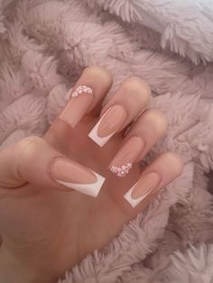 Aesthetic Nails Short, Short Nails Spring, French Tip White, White Pink Flowers, Pink French Nails, White Tip Nails, Fall Nail Ideas, French Tip Nail Designs, Spring Nail Designs