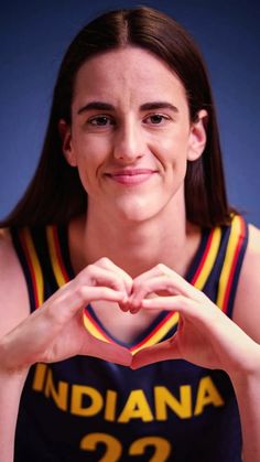 WNBA women's basketball wallpaper background of Indiana Fever star Caitlin Clark making a love symbol with her hands Indiana Fever Wallpaper, Catlin Clark Indiana Fever, Indiana Fever Caitlin Clark, Carlin Clark, Caitlin Clark Wallpaper, Wnba Women, Wallpaper Background Aesthetic