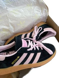 Adidas pink spezial Adidas Special, Spezial Adidas, Gift Box Idea, Monster High Draculaura, Shoe Adidas, Adidas Handball Spezial