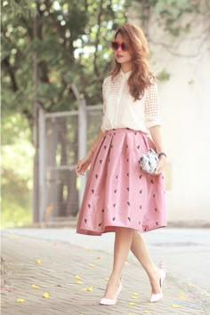 Skirts White, Office Outfits Women, Full Skirts, Stylish Sarees, Street Style Fashion, Beautiful Skirts, Moda Vintage, Girly Fashion, Mom Outfits