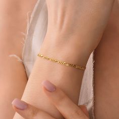 14K Gold Figaro Chain Bracelet, Dainty Gold Bracelet, Dainty Figaro Chain, Gold Chain Bracelet, Dainty Minimalist Jewelry, Gift for Women 💎 Classic Figaro Design: The Gold Filled Figaro Chain Bracelet is a perfect blend of classic style and modern sophistication. Featuring the iconic Figaro link pattern, with alternating long and short links, this bracelet offers a unique, elegant look that never goes out of style. 🌟 High-Quality Materials: Made from durable gold-filled material, this bracelet Dainty Gold Bracelet, Chic Bracelet, Figaro Chains, Gold Armband, Everyday Accessories, Gold Bracelet Chain, Everyday Luxuries, Sophisticated Style, Stylish Accessories