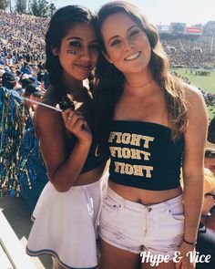 Umich Tailgate, Tailgate Photos, Tailgate Outfits, College Tailgate, College Tailgating, Girlfriends Day, Football College