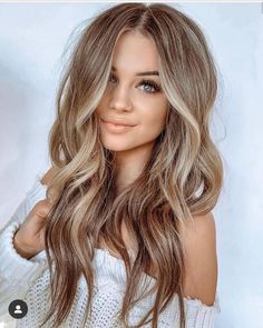 this color. Mane Hair, Rambut Brunette, Makeup Tip, Brown Hair With Highlights, Blonde Ombre, Cool Hair Color, Long Curly Hair, Light Brown Hair