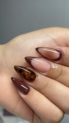 fall tortise nails Autumn 2024 Nail Trends, Brown And Burgundy Nails, Gelx Inspo Nails Fall, Nails 2024 Autumn Trends, Longhorn Nails, Thanksgiving Nail Ideas Simple, Fall Nail Inspo Almond, November Almond Nails, Fall Nail Inspo Coffin