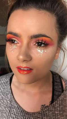 Eurovision Makeup Looks, Glitter Makeup Looks Festival, Eurovision Makeup, Ultra Music Festival Makeup, Maquillage Festival Coachella, Gold Festival Makeup, Face Glitter Ideas Festival, Edm Festival Makeup, Red Festival Makeup