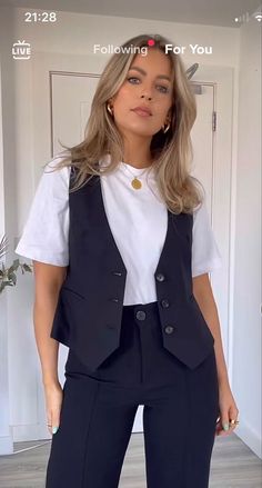 Business Casual Vest Outfits For Women, Waistcoat Outfit Women Formal, Black Vest Shirt Outfit, Style Black Waistcoat, Vest Office Outfits For Women, Black Vest Work Outfit, Black Vest Office Outfit, Vest Outfits Work, Black Vest And Pants Outfit