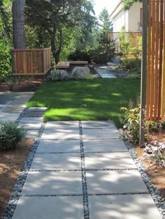 a walkway in the middle of a yard