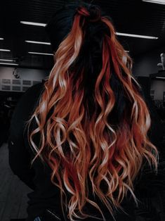 Fun Long Hair Color Ideas, Foxtail Hair Color, Warm Halloween Costume Ideas Women, Fox Tail Hair Color, Cute Dyed Hair, Fox Color Hair, Colors For Curly Hair, Fox Tail Hair