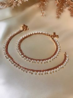 Jewellery Anklets, Shaadi Decoration, Payal Design, Simplistic Jewelry, Silver Anklets Designs, Desi Jewelry, Jewellery Traditional