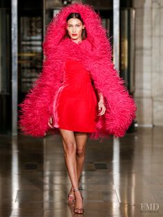 Michael Kors Fall, Famous Models, Bella Hadid, Global Fashion, Couture Fashion, New York Fashion, Fashion Magazine, Paris Fashion