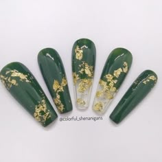 Green And Gold Press On Nails, Wedding Nails Forest Green, Viridian Green Nails, Green Chrome Nail Designs, Green With Gold Flakes Nails, Green And Gold Leaf Nails, Army Green And Gold Nails, Gold Leaf Nail Designs, St Patricks Day Nails Acrylic Coffin