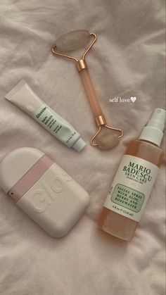 Skin Care Aesthetic Routine, Clean Girl Christmas List, Skincare Girl Aesthetic, Clean Girl Skincare, Aesthetic Skincare Products, Mario Badescu Skin Care, Skincare Aesthetic, Jade Roller