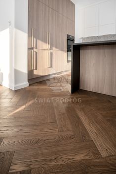 JODEŁKA KLASYCZNA PDOŁOGA DREWNIANA W KUCHNI ŚWIAT PODŁÓG Wood Floor Design, Herringbone Floor, Engineered Hardwood Flooring, New Home Designs, Engineered Hardwood, Floor Design, Cool Rooms, Living Room Inspiration, Kitchen Flooring