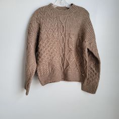 Guess Women, Sweater Brown, My Small Business, Brown Sweater, Winter Clothes, Cute Sweaters, Grunge Outfits, Cable Knit, Sweater Outfits